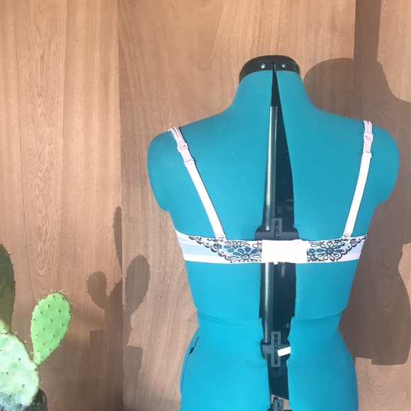 Victoria’s Secret pink and black lace push up bra - Picture 4 of 10